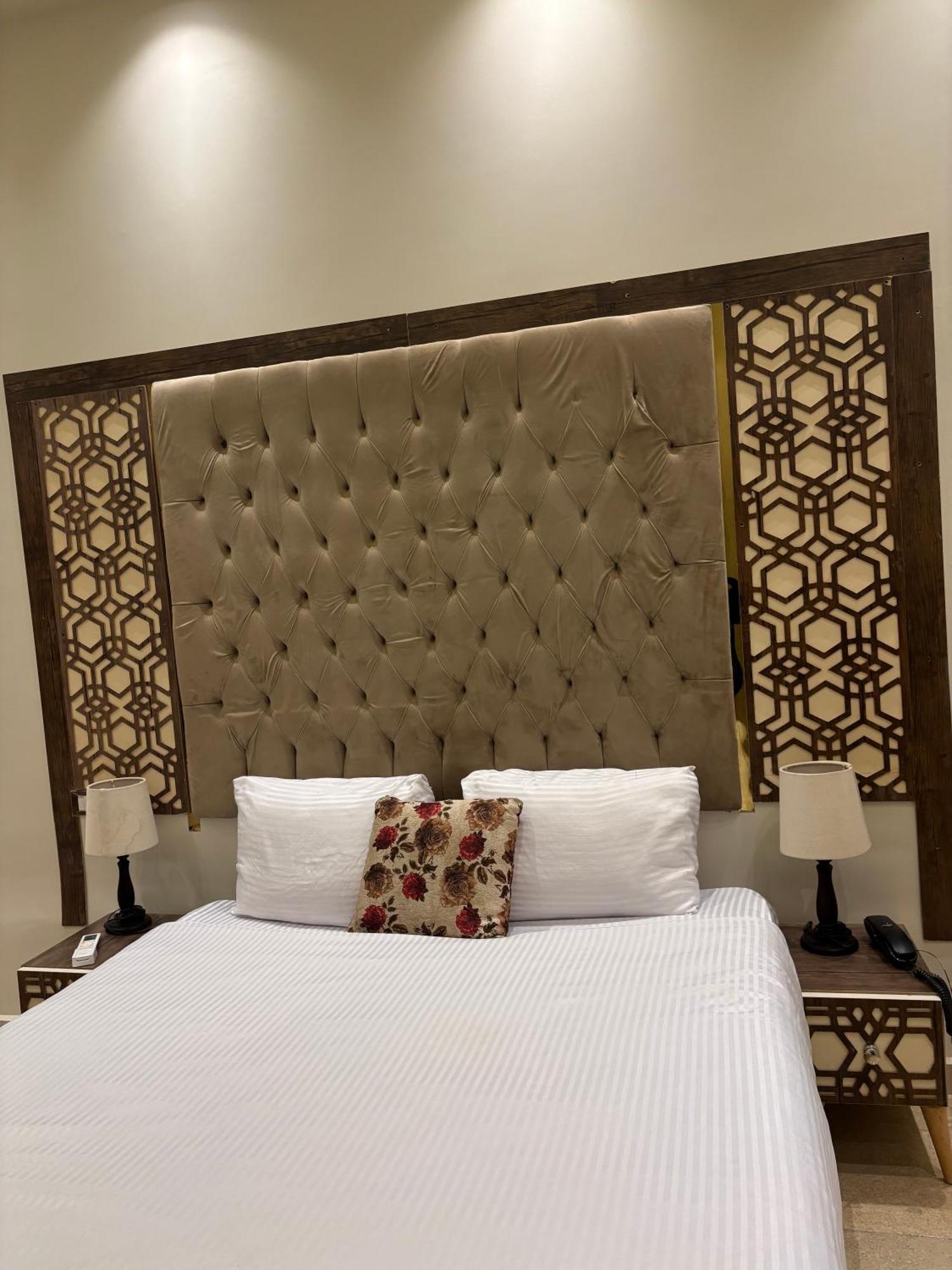 Couette-café Master Pyramids Al Kawm al Akhdar
