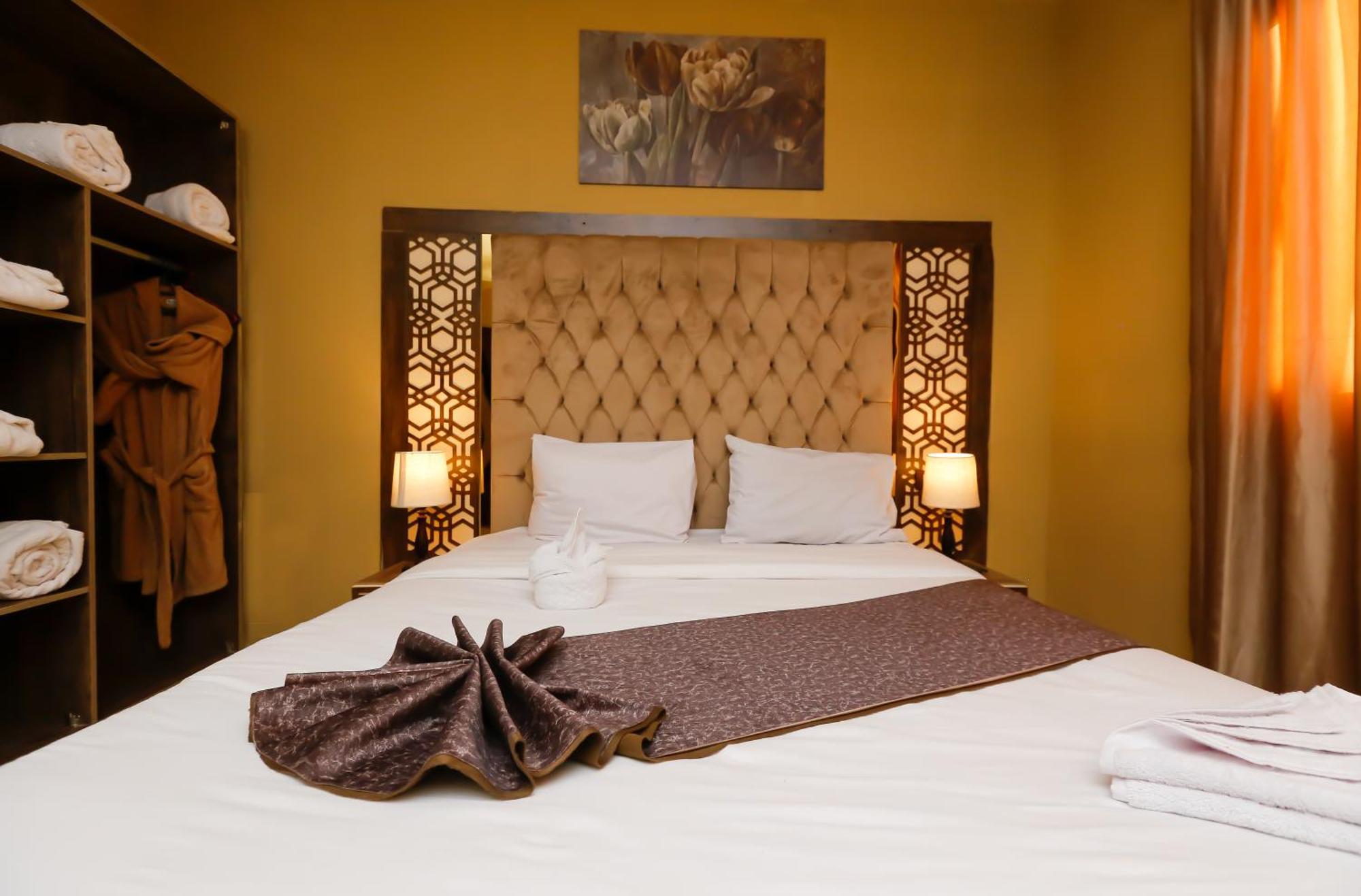Bed & Breakfast Master Pyramids